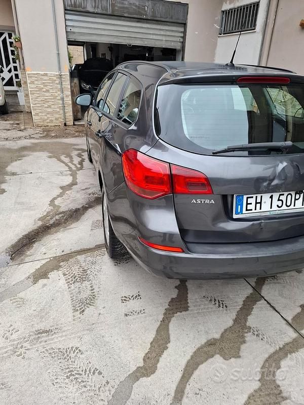 Occasion Opel Astra 115 ch (84 kW) 2011 Gris Berline