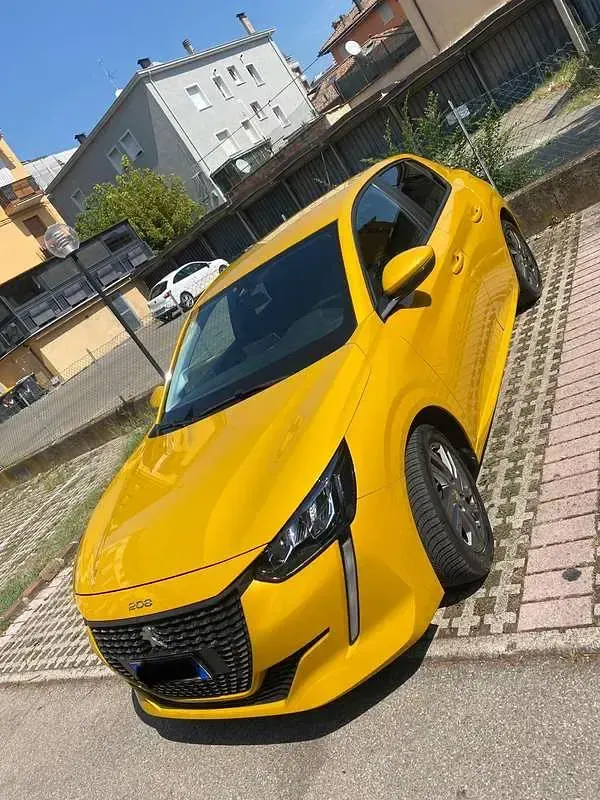 Usata Peugeot 208 Active 101 CV (74 kW) 2021 Giallo Utilitaria