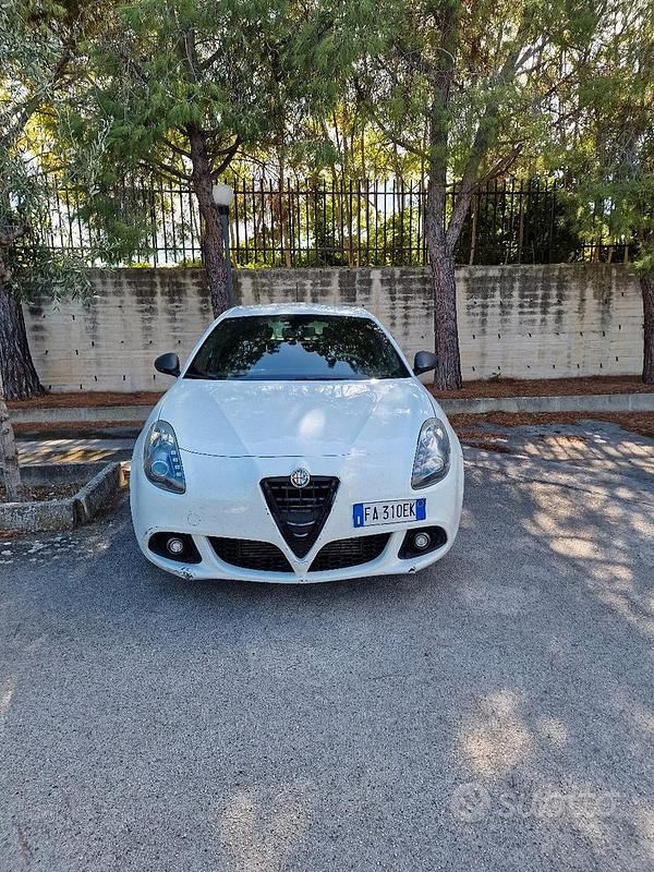Usata 2015 Alfa Romeo Giulietta Sprint Due volumi | 5500 € (Super prezzo) - Immagine 1/4