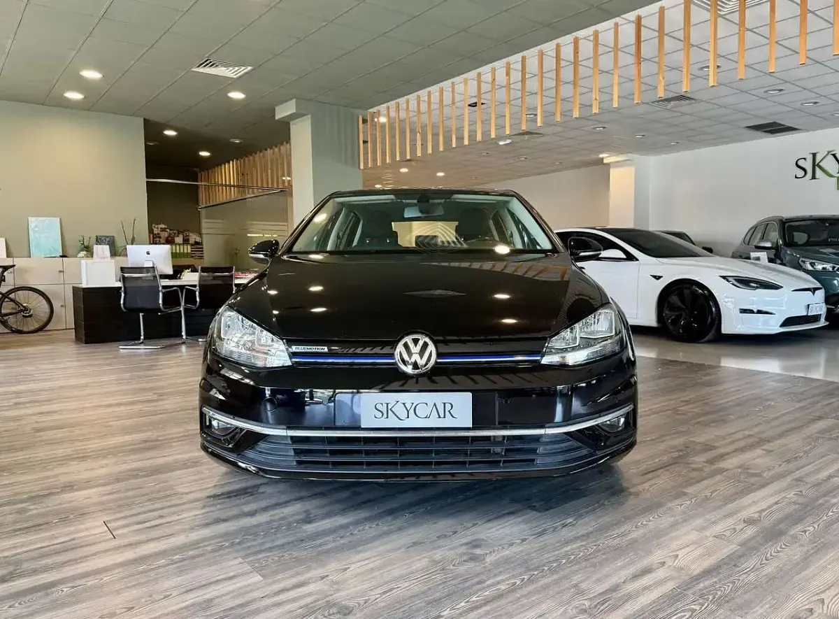 Usata VW Golf VIII Business 131 CV (96 kW) 2020 Nero Utilitaria