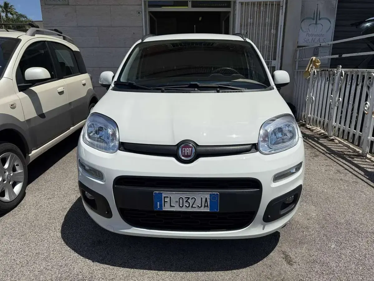 Usata Fiat Panda Lounge 69 CV (50 kW) 2017 Bianco Utilitaria
