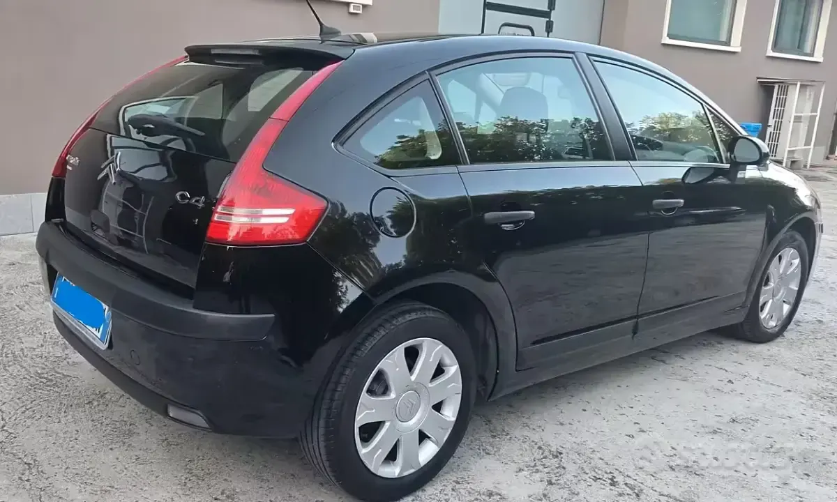Begagnad Citroën C4 90 HK (66 kW) 2009 Svart Sedan