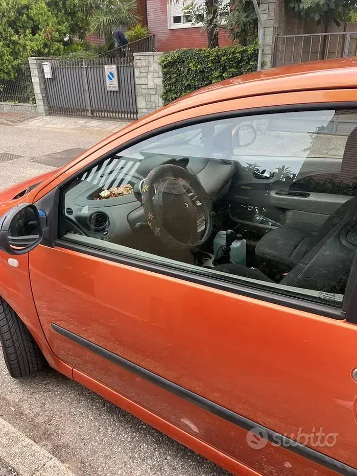 Usata Renault Twingo 75 CV (55 kW) 2008 Arancione Utilitaria
