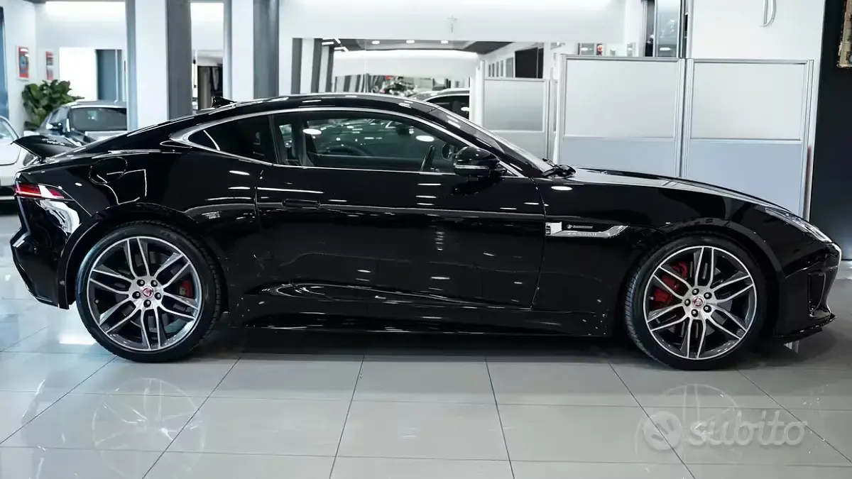 Usata Jaguar F-Type R-Dynamic 300 CV (220 kW) 2018 Nero Coupé