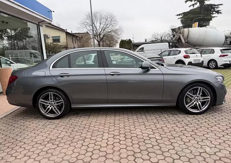 Usata Mercedes E220 Premium Plus 194 CV (142 kW) 2019 Grigio Berlina