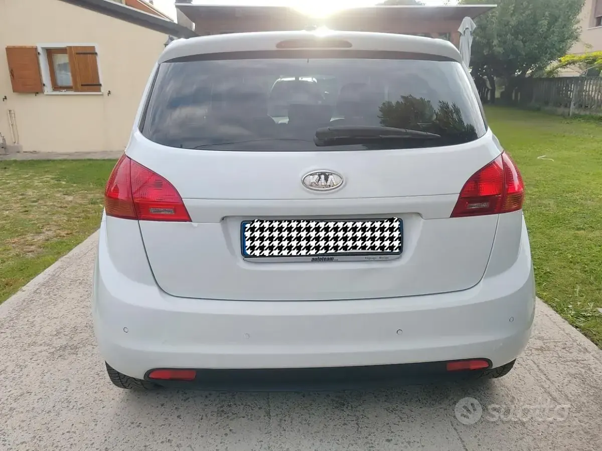 Usata Kia Venga 90 CV (66 kW) 2010 Bianco Utilitaria