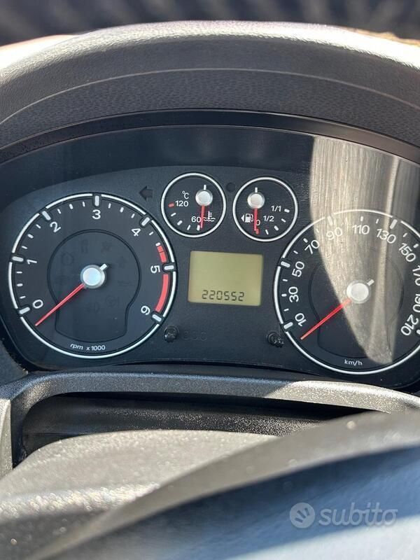 Usata Ford Fiesta 68 CV (50 kW) 2008 Grigio Utilitaria