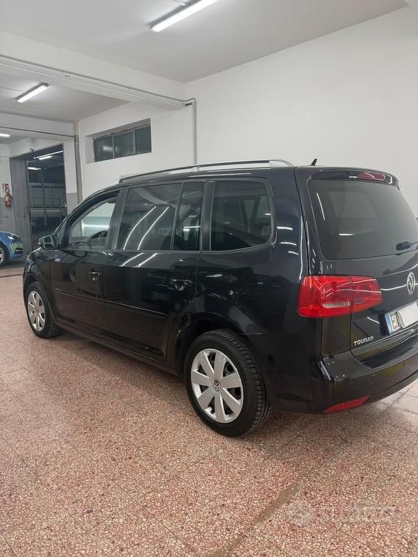 Usata VW Touran 105 CV (77 kW) 2013 Nero Monovolume
