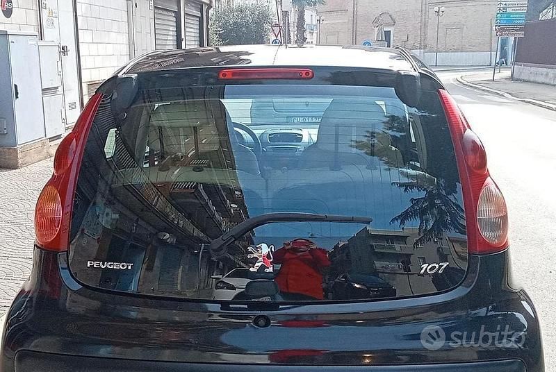 Usata Peugeot 107 68 CV (50 kW) 2010 Nero Utilitaria