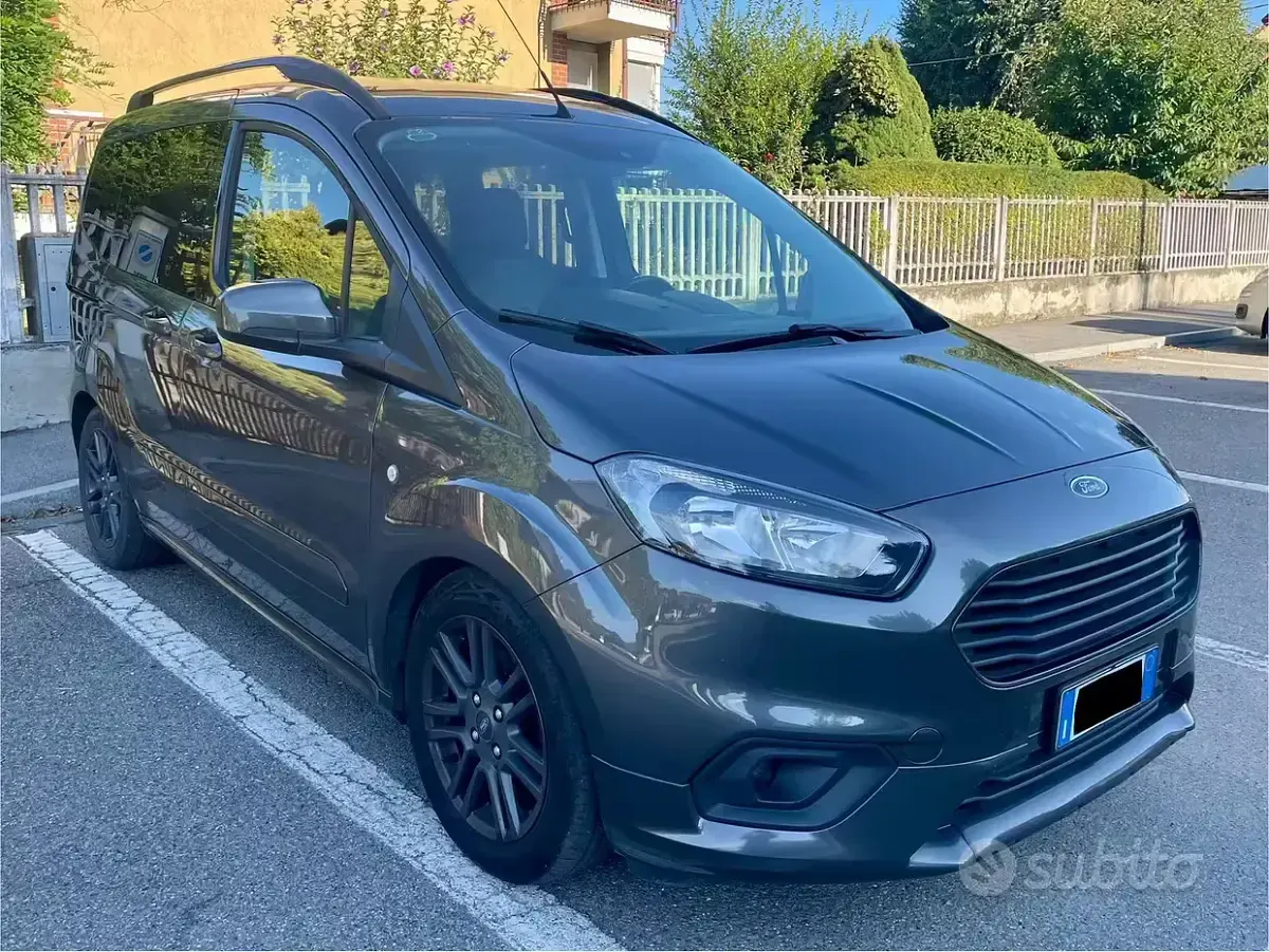 Usata Ford Tourneo Courier Sport 75 CV (55 kW) 2020 Grigio Monovolume