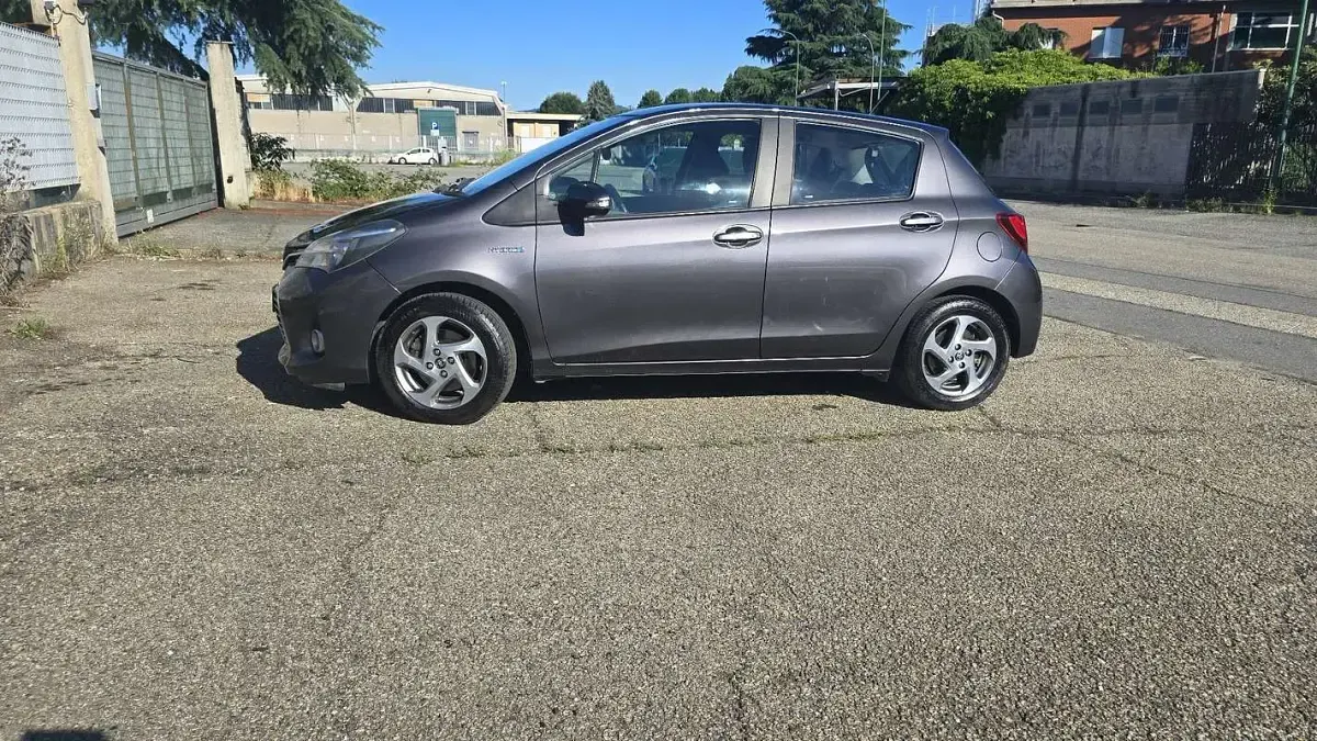 Usata Toyota Yaris Hybrid Active 101 CV (74 kW) 2016 Berlina
