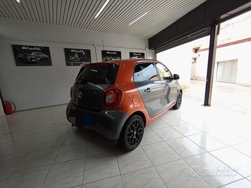 Usata Smart ForFour 71 CV (52 kW) 2014 Grigio Utilitaria