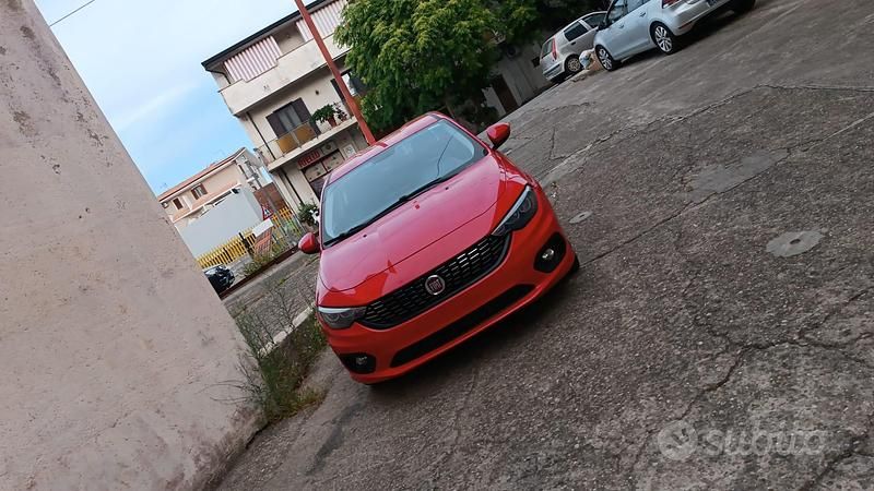 Usata Fiat Tipo Mirror 95 CV (69 kW) 2025 Rosso Berlina