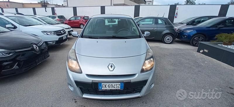 Usata Renault Clio II 75 CV (55 kW) 2011 Argento Berlina