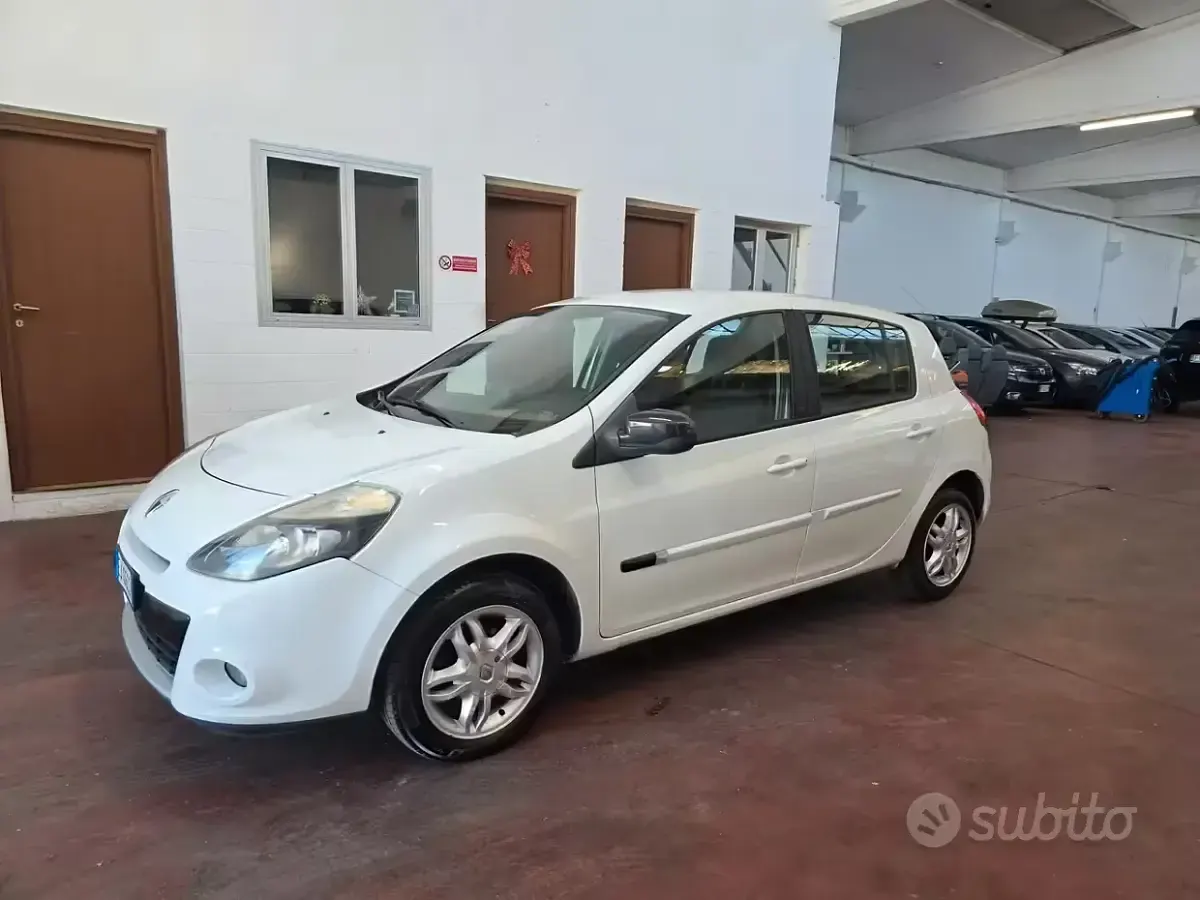 Gebraucht Renault Clio II Dynamique 75 PS (55 kW) 2011 Weiß Kleinwagen
