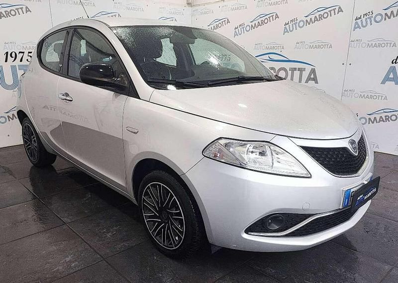 Usata Lancia Ypsilon S 95 CV (69 kW) 2017 Argento Utilitaria