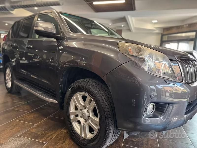 Usata Toyota Land Cruiser Sol 190 CV (139 kW) 2011 Grigio SUV