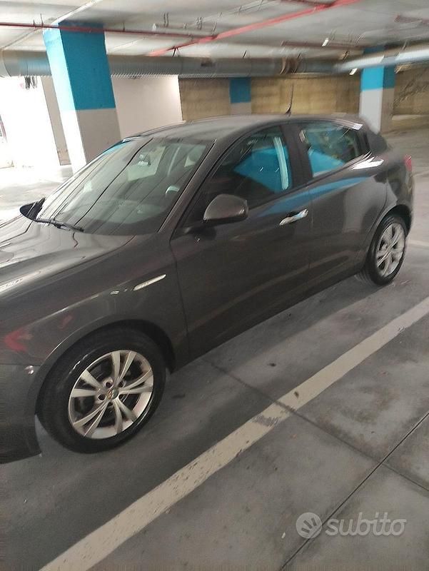 Usata 2015 Alfa Romeo Giulietta Tre volumi | 6900 € (Ottimo prezzo) - Immagine 1/4