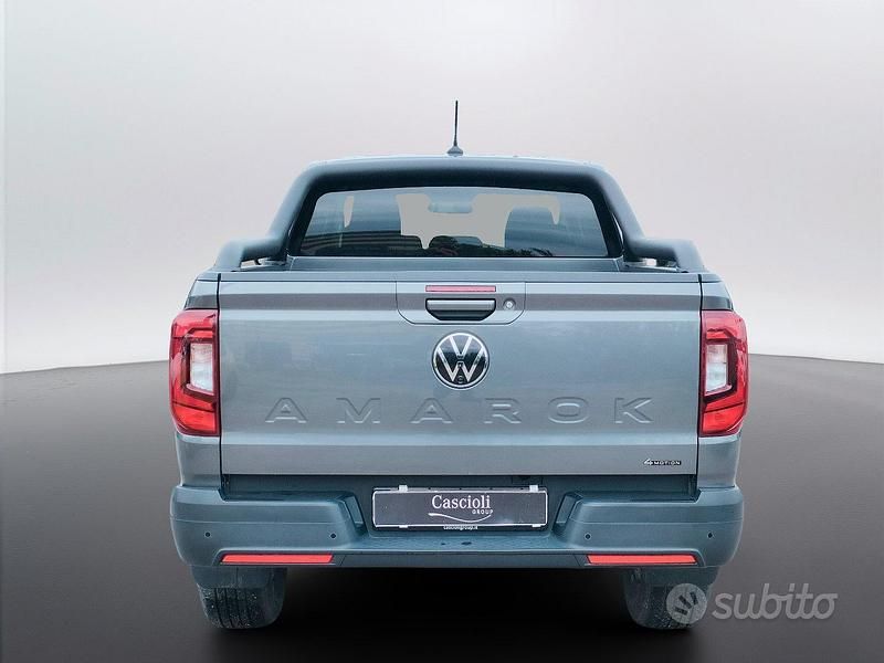 Usata VW Amarok Life 205 CV (150 kW) 2024 Grigio Pick-up