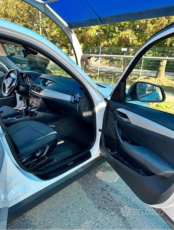 Bianco Usata 2012 BMW X1 xLine SUV | 7000 € (Buon prezzo) - Immagine 1/4