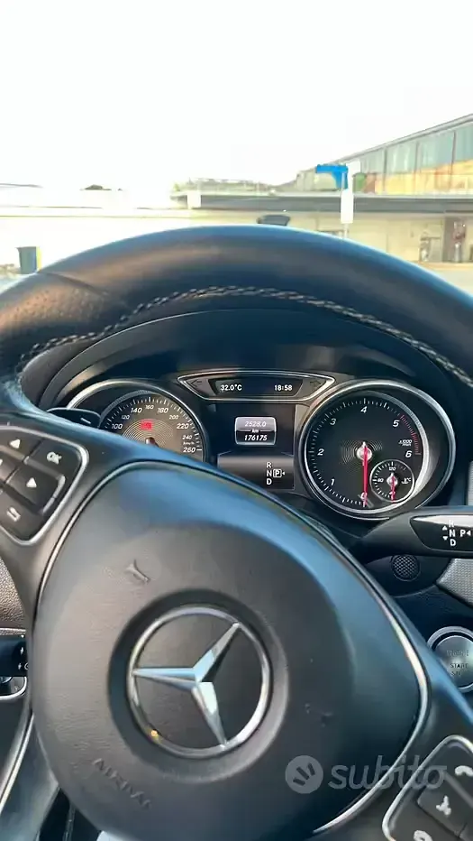 Usata Mercedes GLA200 136 CV (100 kW) 2017 Bluazzurro SUV