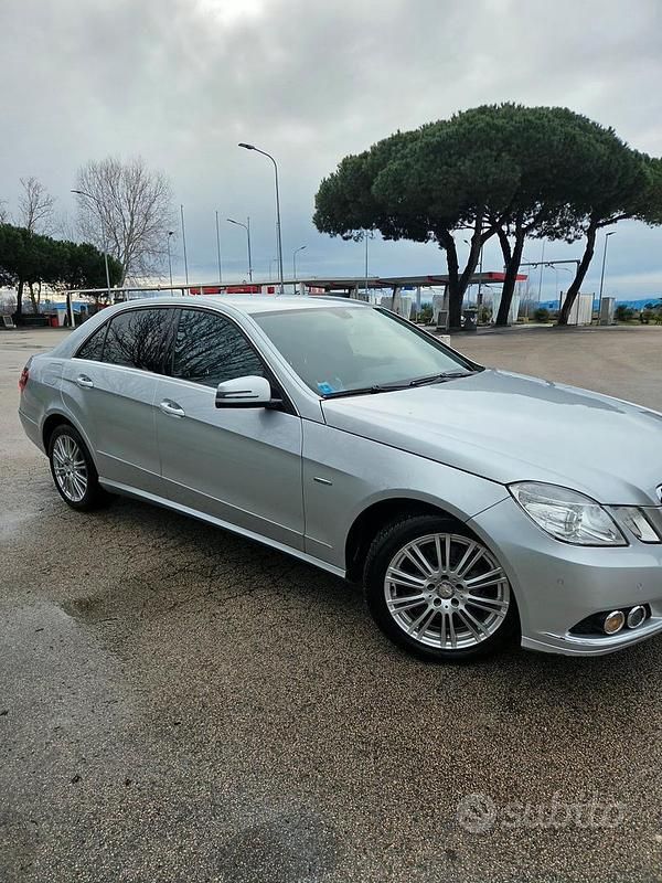 Usata Mercedes E250 205 CV (150 kW) 2009 Grigio Berlina