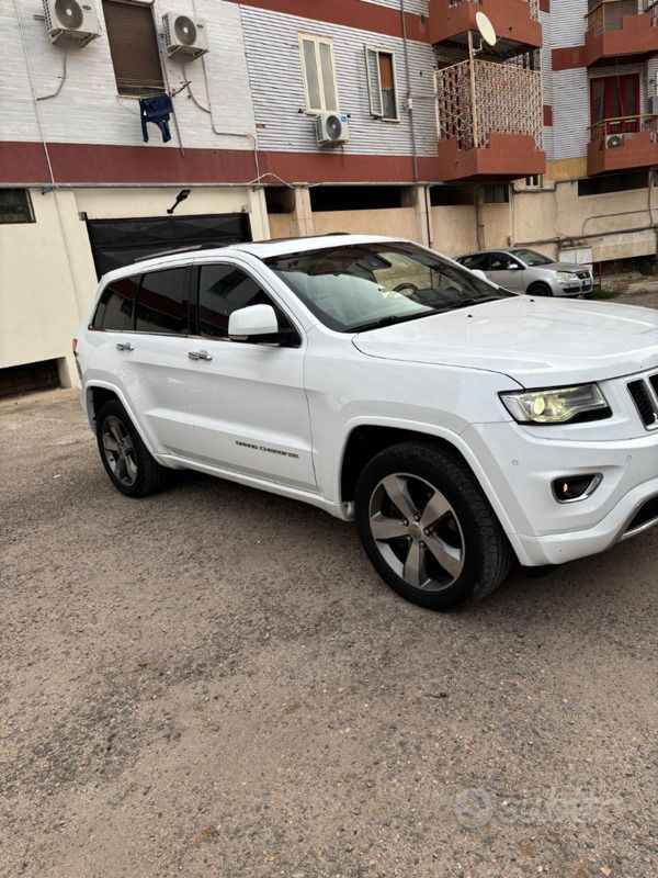 Bianco Usata 2016 Jeep Grand Cherokee Overland SUV | 14.500 € - Immagine 1/4