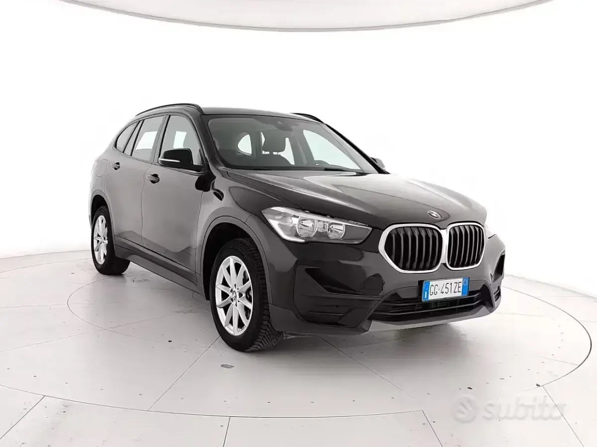 Käytetty BMW X1 116 HP (85 kW) 2021 Musta Katumaasturi
