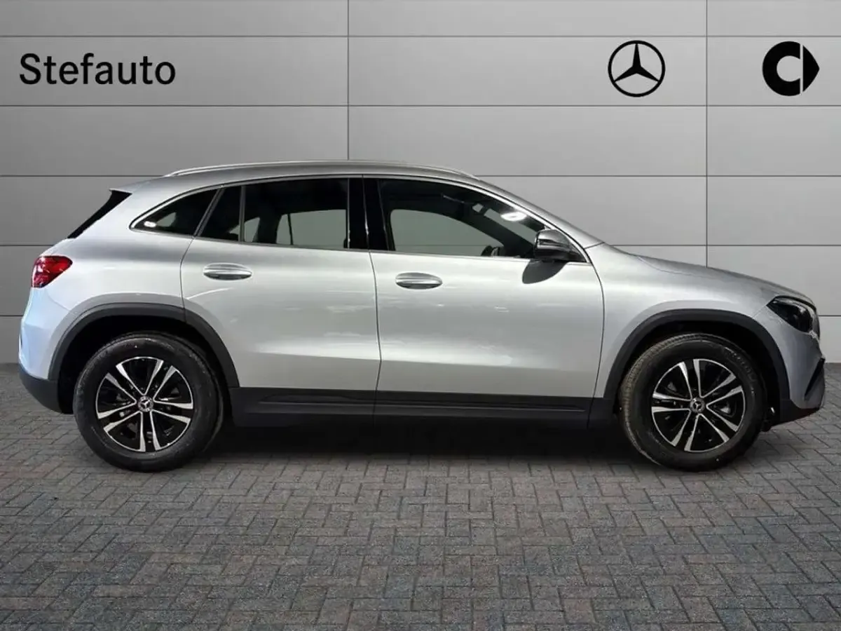 Nuova Mercedes GLA180 Executive 116 CV (85 kW) 2026 Argento hightech SUV