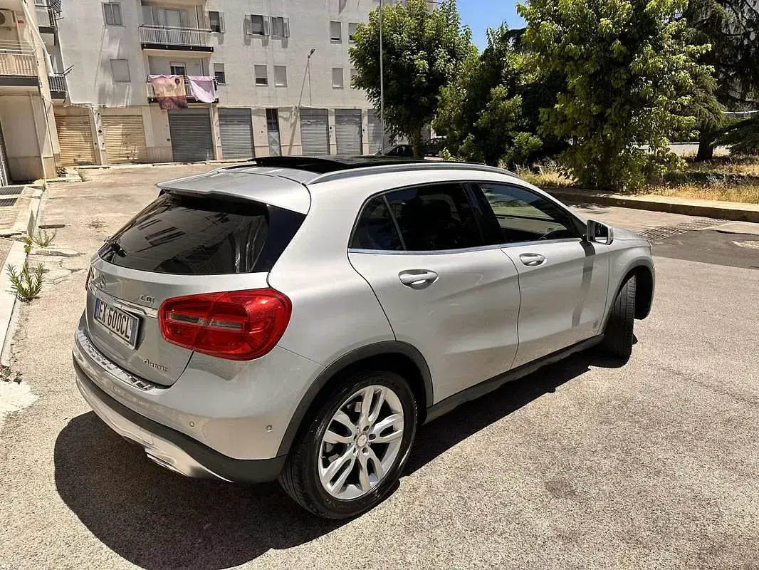 Usata Mercedes GLA200 Premium 136 CV (100 kW) 2014 Grigio SUV