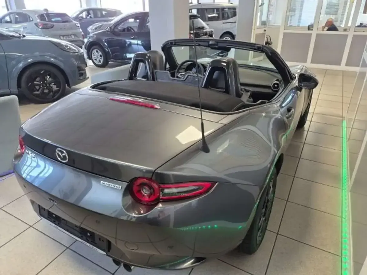 Nuova Mazda MX5 Homura-Line 132 CV (97 kW) 2026 Machine grey Cabrio