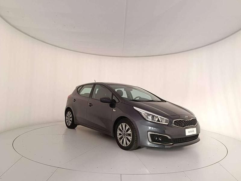 Begagnad Kia Ceed 90 HK (66 kW) 2018 Grå Halvkombi