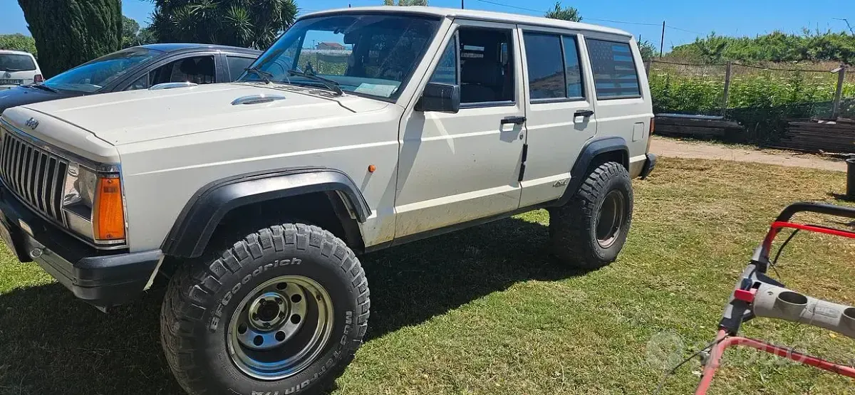 Usata Jeep Cherokee 1986 Bianco SUV