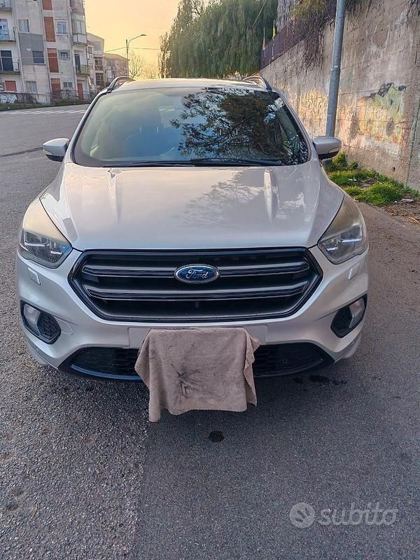 Usata Ford Kuga 120 CV (88 kW) 2018 Grigio SUV