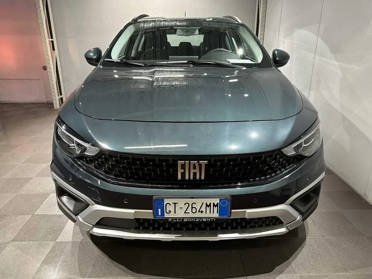 Usata Fiat Tipo Cross 131 CV (96 kW) 2024 Verde Berlina