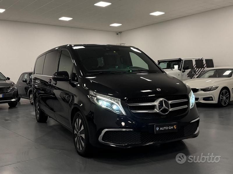 Usata Mercedes V220 Premium 2022 Nero Monovolume