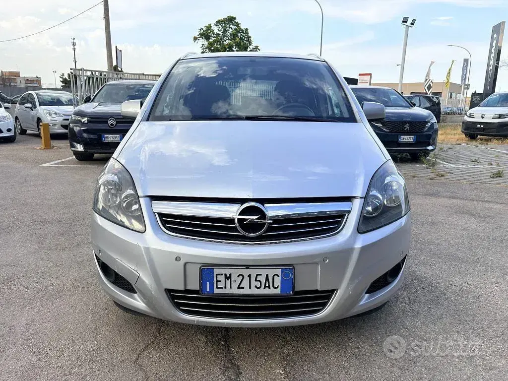 Usata Opel Zafira 150 CV (110 kW) 2012 Grigio Monovolume