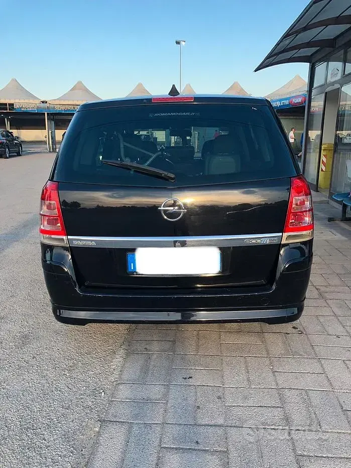 Usata Opel Zafira 150 CV (110 kW) 2010 Nero Monovolume