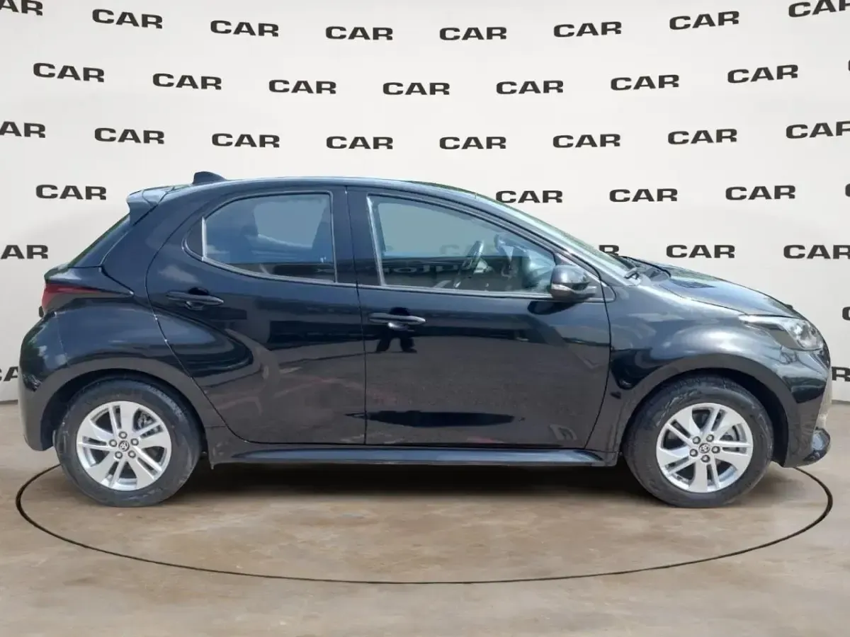 Usata Toyota Yaris Hybrid Business Edition 116 CV (85 kW) 2022 Nero Utilitaria
