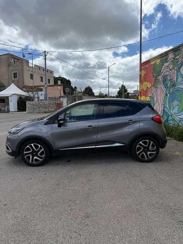 Usata Renault Captur 90 CV (66 kW) 2014 Grigio SUV