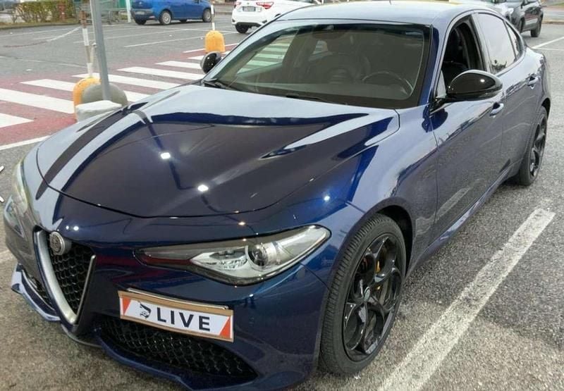 Blu/azzurro Usata 2018 Alfa Romeo Giulia Veloce Tre volumi | 21.500 € (Ottimo prezzo) - Immagine 1/4