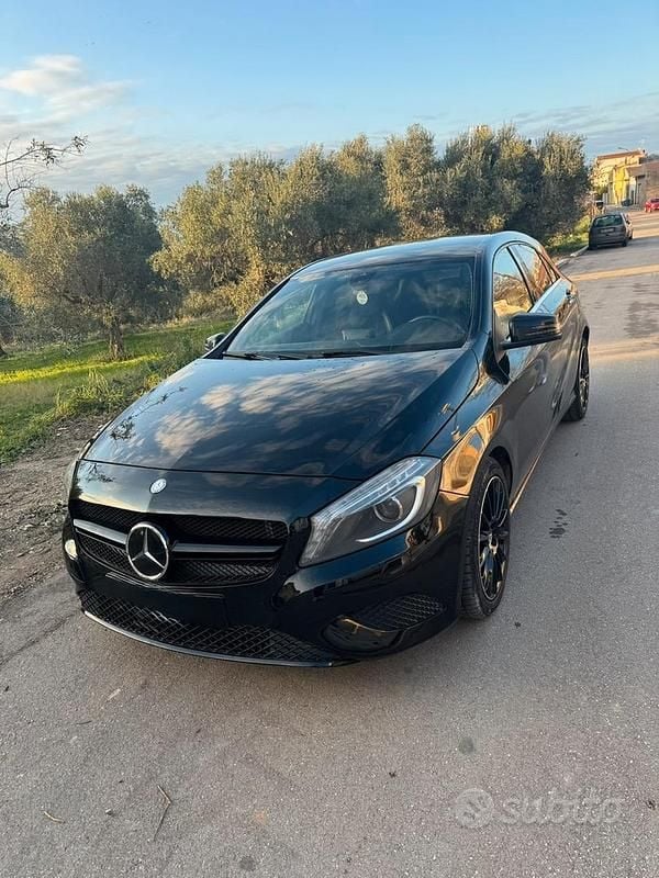 Nero Usata 2014 Mercedes A180 Due volumi | 10.200 € (Buon prezzo) - Immagine 1/4