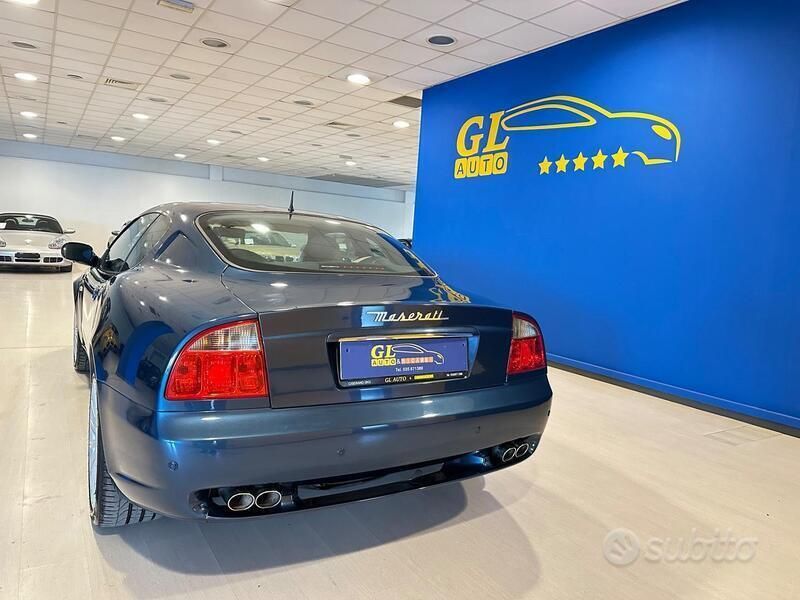 Begagnad Maserati Coupé 390 HK (286 kW) 2005 Blå Sportkupé