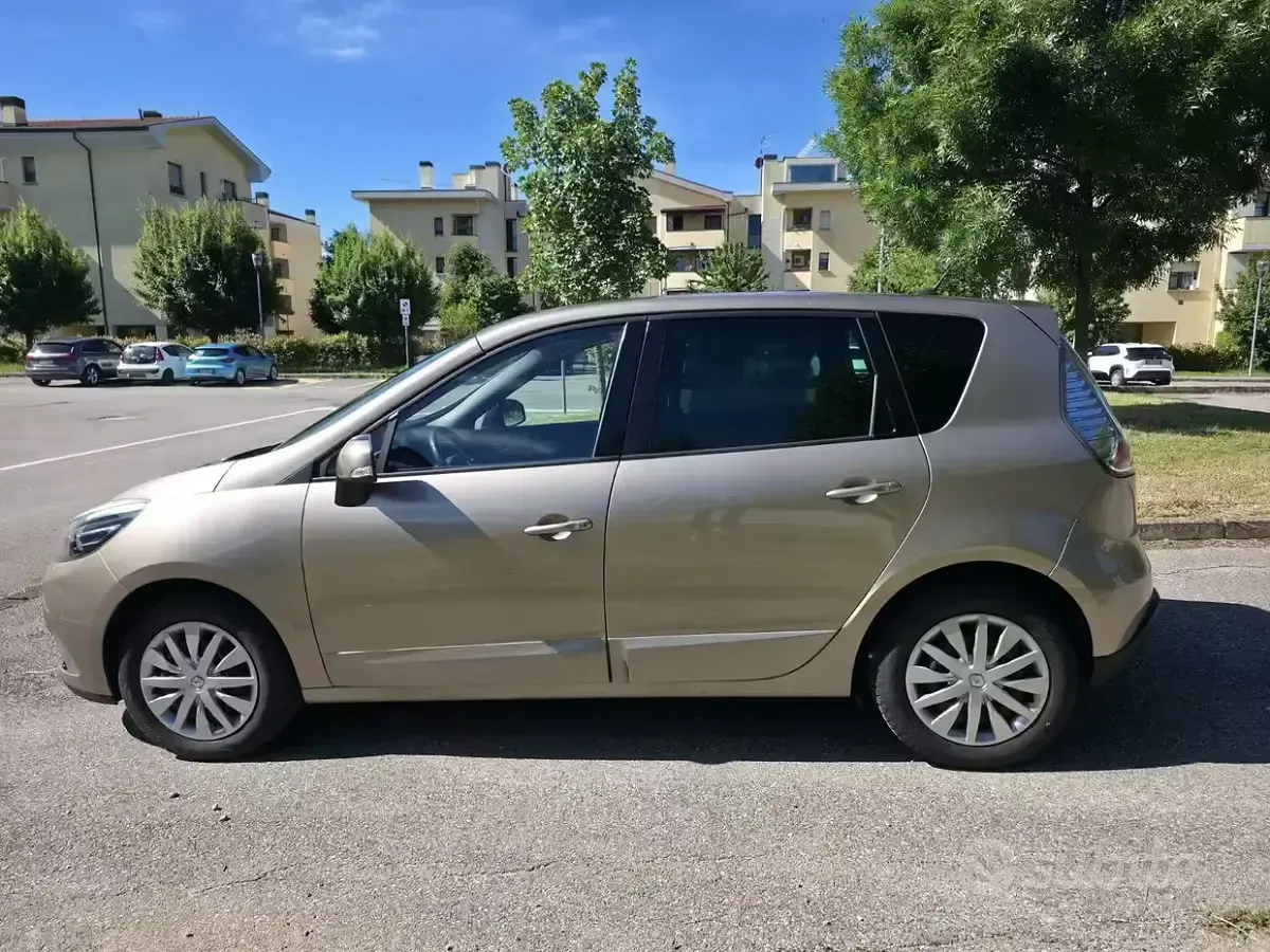 Usata Renault Scénic III XMOD 110 CV (80 kW) 2013 Monovolume