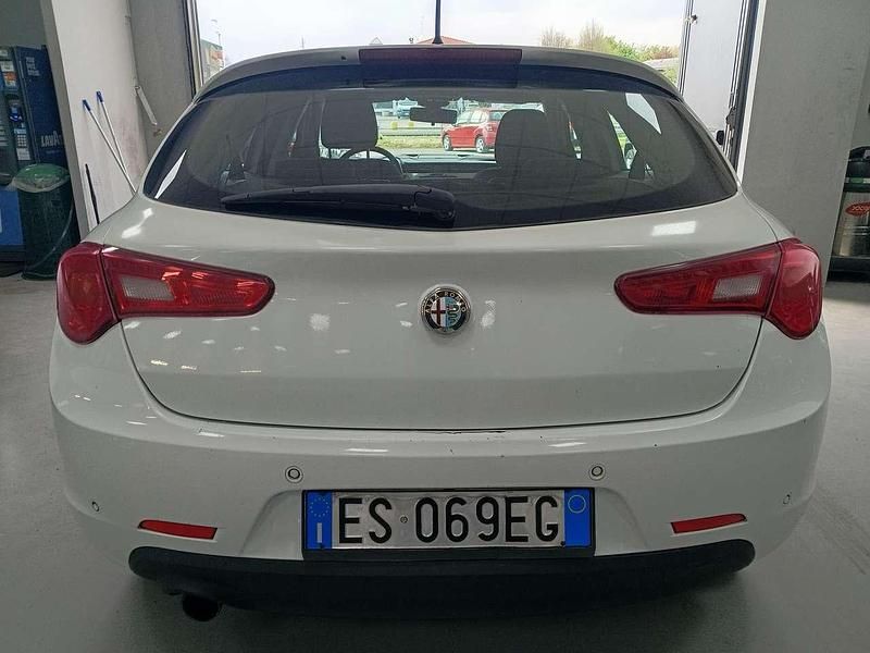 Usata Alfa Romeo Giulietta 105 CV (77 kW) 2013 Bianco Utilitaria