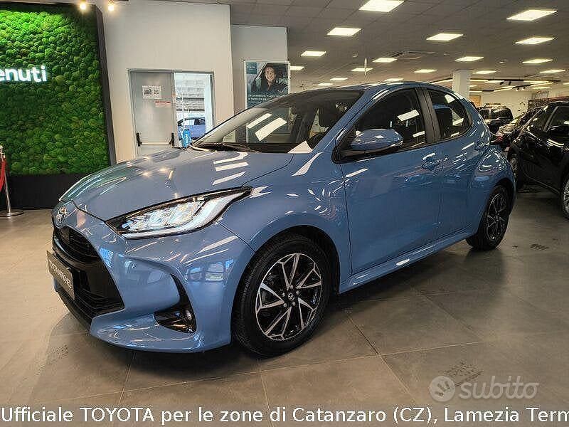 Usata Toyota Yaris Hybrid Trend 115 CV (84 kW) 2022 Blu Berlina