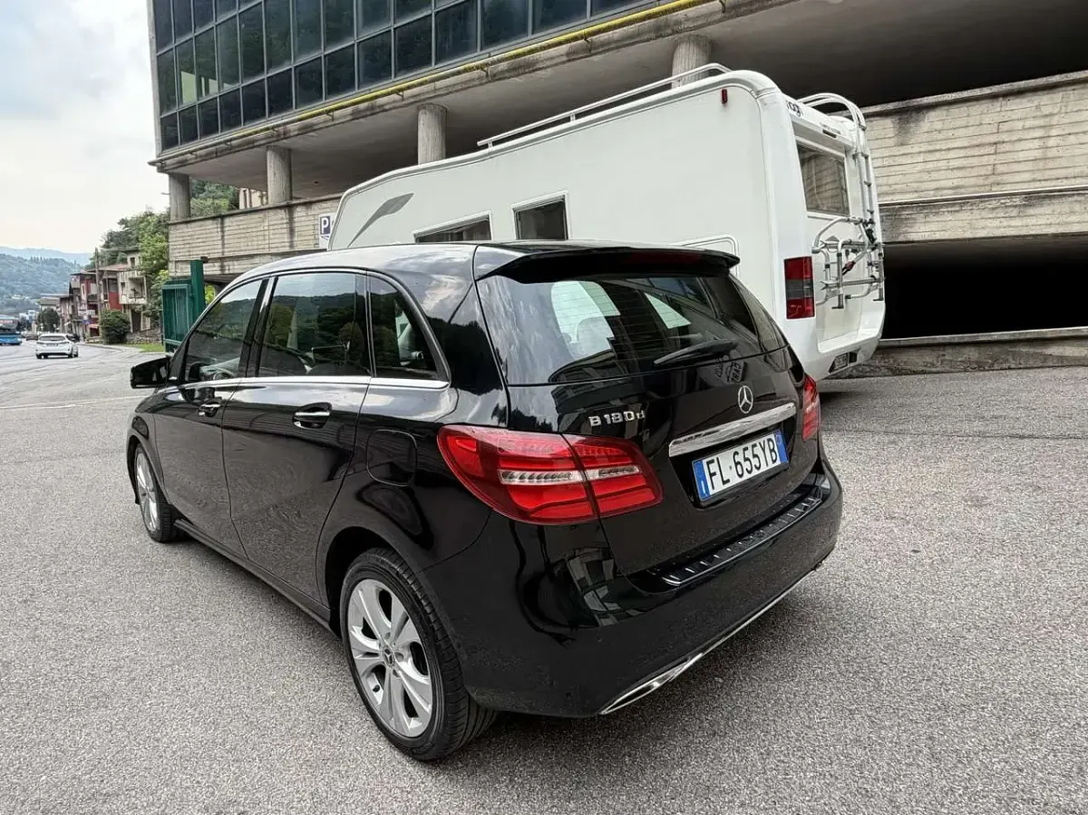 Usata Mercedes B180 109 CV (80 kW) 2017 Nero Utilitaria