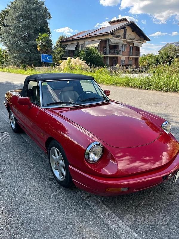Usata Alfa Romeo Spider 106 CV (77 kW) 1991 Rosso Cabrio