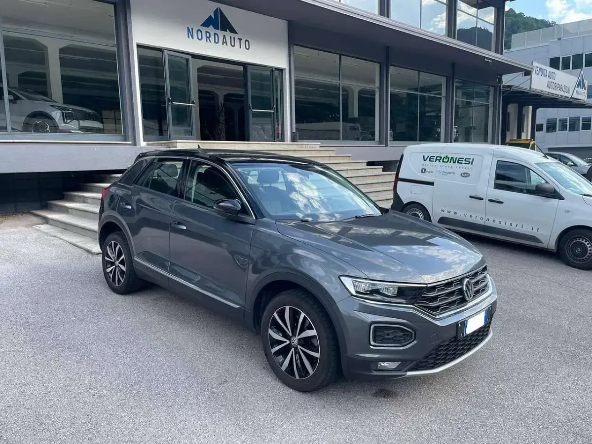 Usata VW T-Roc Style 116 CV (85 kW) 2018 Tetto nero SUV