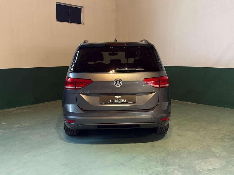 Usata VW Touran Highline 116 CV (85 kW) 2018 Grigio canna di fucile Monovolume